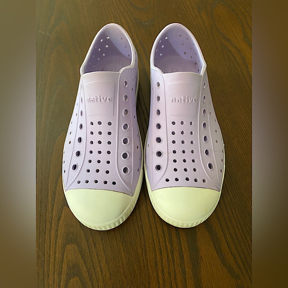 Native shoes light purple J1